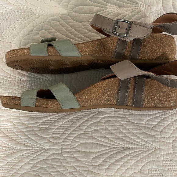 COPY - Taos Sandler womens size 10-10.5 with cork wedge heel hardly worn - Picture 5 of 5